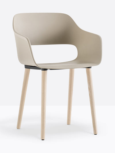 Fauteuil Babila sable vue de trois quarts