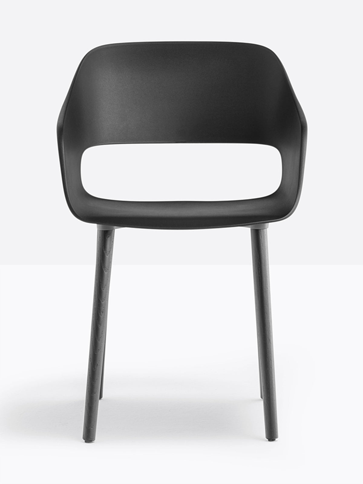 Fauteuil Babila noir, pieds frêne teinté anthracite