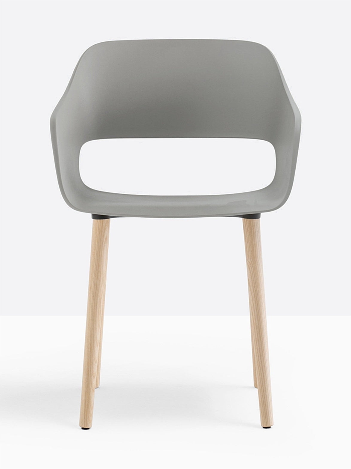 Fauteuil Babila pieds bois 2755 Pedrali, coque gris, pieds frêne naturel