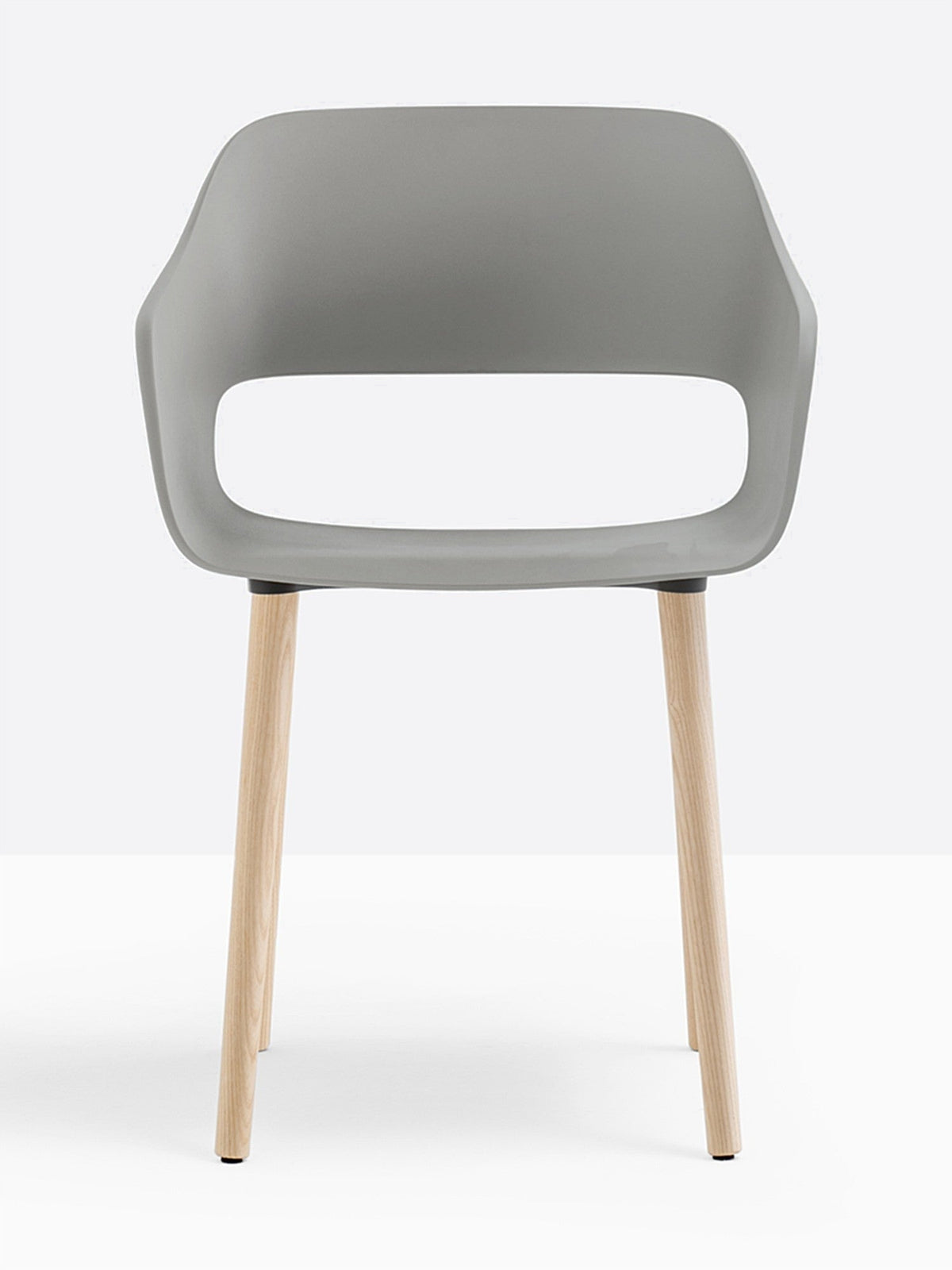 Fauteuil Babila pieds bois 2755 Pedrali, coque gris, pieds frêne naturel