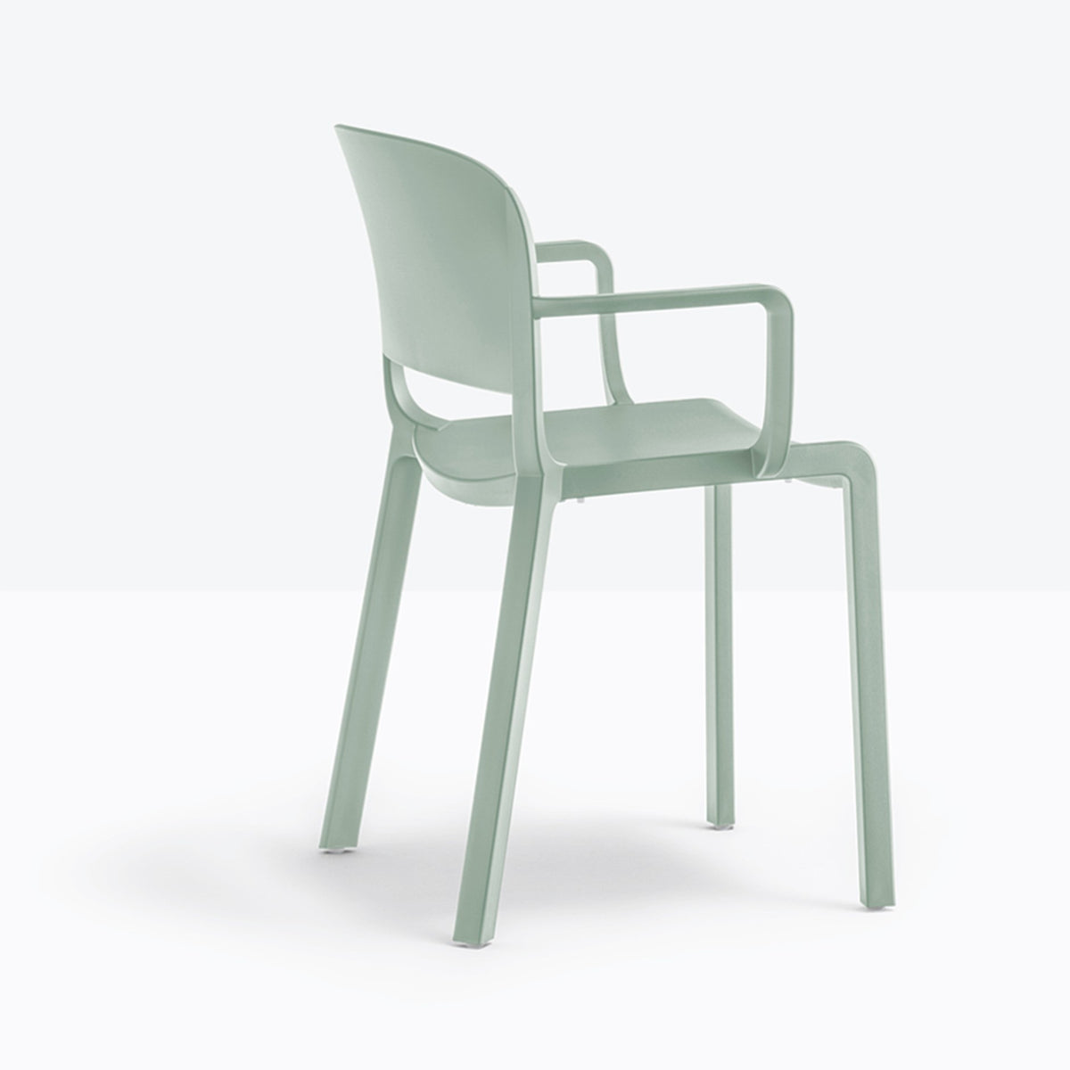 Fauteuil Dome vert sauge vue de trois quarts