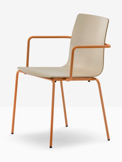 Fauteuil Inga sable vue de trois quarts