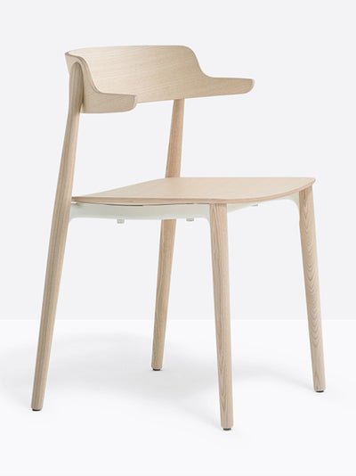 Fauteuil Nemea frêne vue de trois quarts