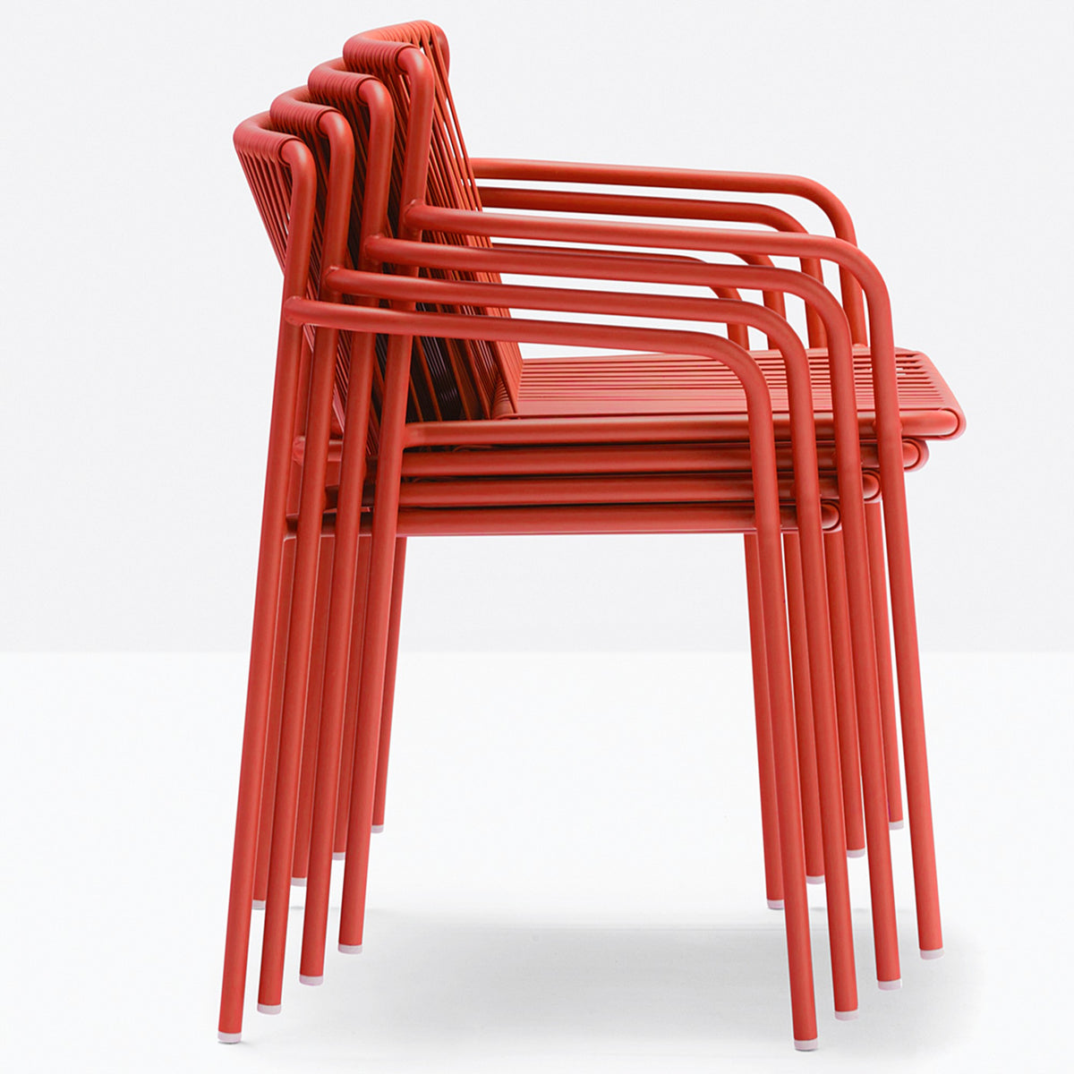 Fauteuils Tribeca rouges empilés