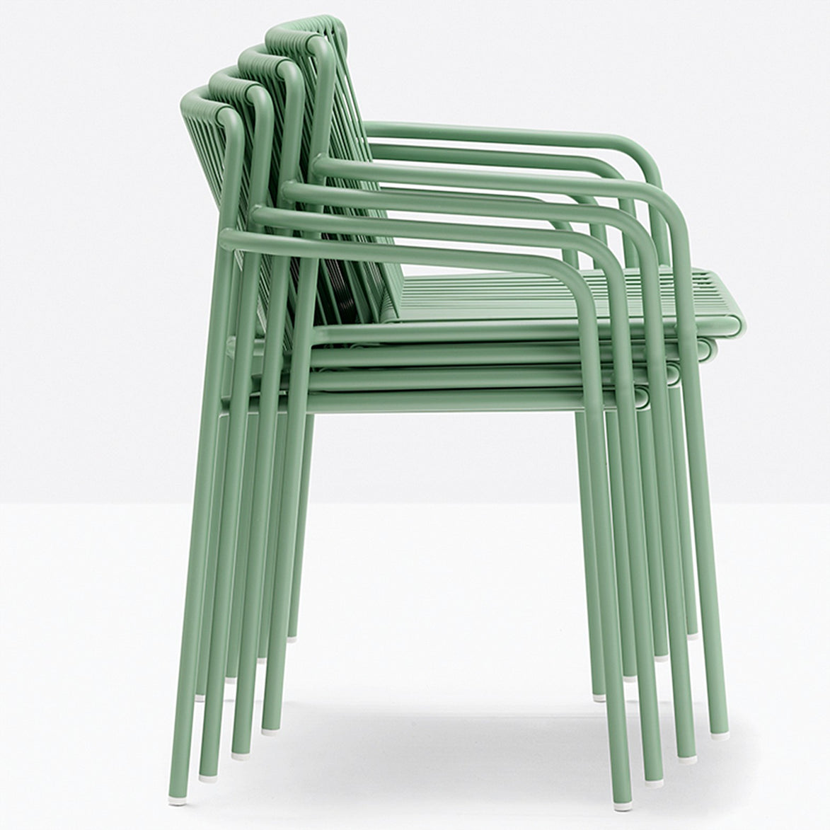 Fauteuils Tribeca vert sauge empilés