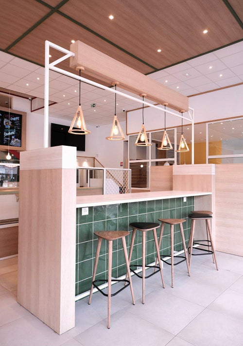 Projet Maison du Tacos - agencement de restaurant avec comptoir et tabourets hauts