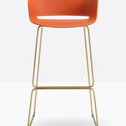 Tabouret de bar Babila orange, structure laiton vieilli