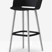 Tabouret de bar Babila pieds bois 2757 / 2758 Pedrali, coque noir, pieds gris clair