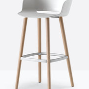 Tabouret de bar Babila pieds bois 2757 / 2758 Pedrali, coque blanc, pieds noyer