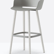 Tabouret de bar Babila pieds bois 2757 / 2758 Pedrali, coque gris, pieds blancs