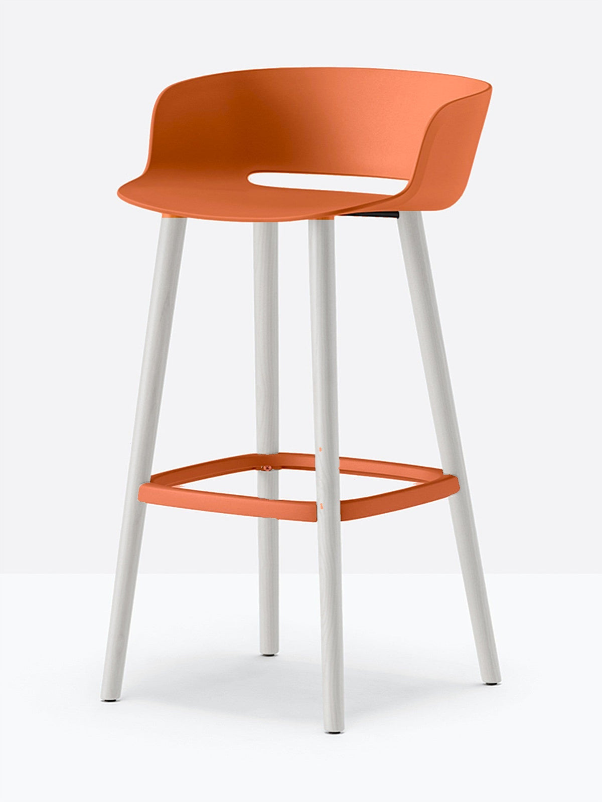 Tabouret de bar Babila pieds bois 2757 / 2758 Pedrali, coque orange, pieds blancs