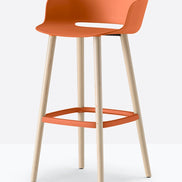 Tabouret de bar Babila pieds bois 2757 / 2758 Pedrali, coque orange, pieds frêne naturel