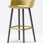 Tabouret de bar Babila pieds bois 2757 / 2758 Pedrali, coque jaune moutarde, pieds noirs