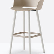Tabouret de bar Babila pieds bois 2757 / 2758 Pedrali, coque sable, pieds blancs