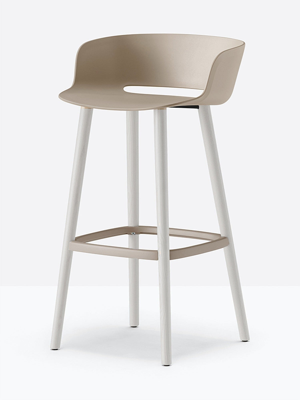 Tabouret de bar Babila pieds bois 2757 / 2758 Pedrali, coque sable, pieds blancs