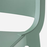 Détail du dossier ajouré du tabouret Dome
