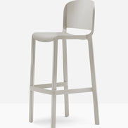 Tabouret de bar Dome beige vue de trois quarts