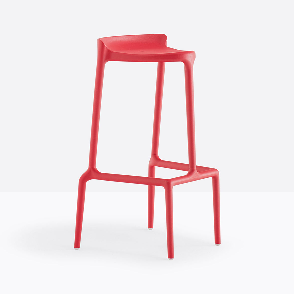 Tabouret de bar Happy rouge, vue de trois quarts
