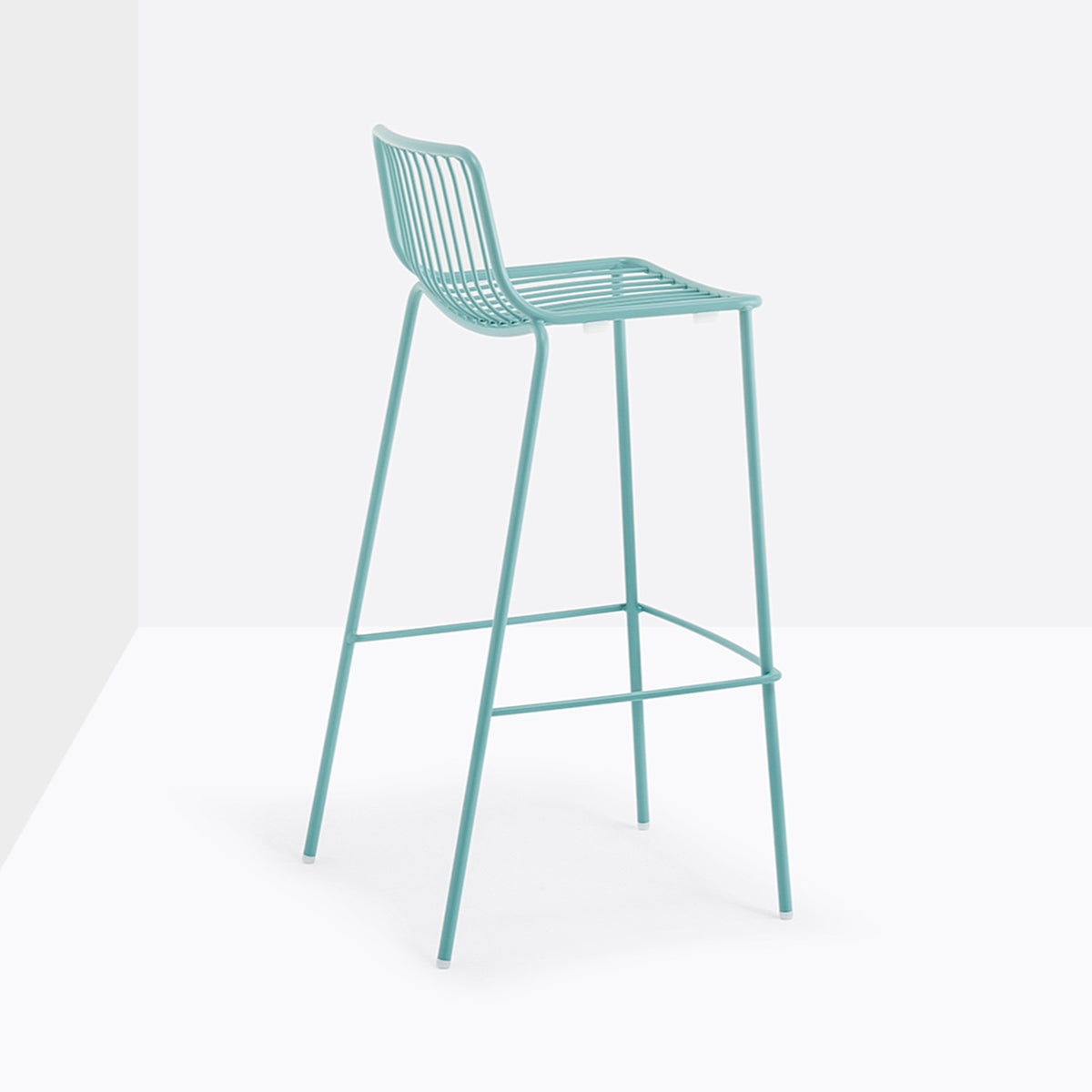 Tabouret Nolita bleu ciel vue de trois quarts