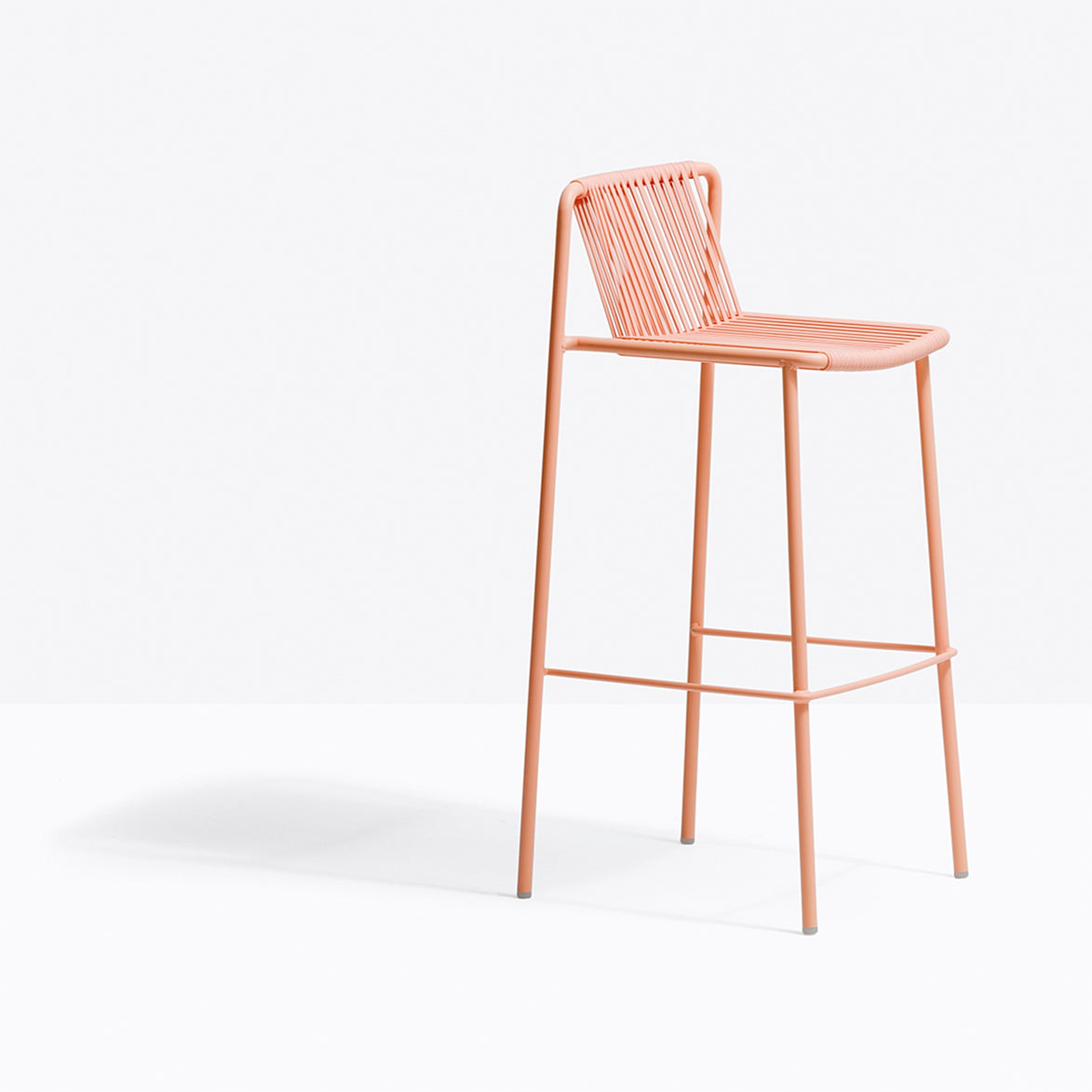 Tabouret Tribeca rose vue de trois quarts