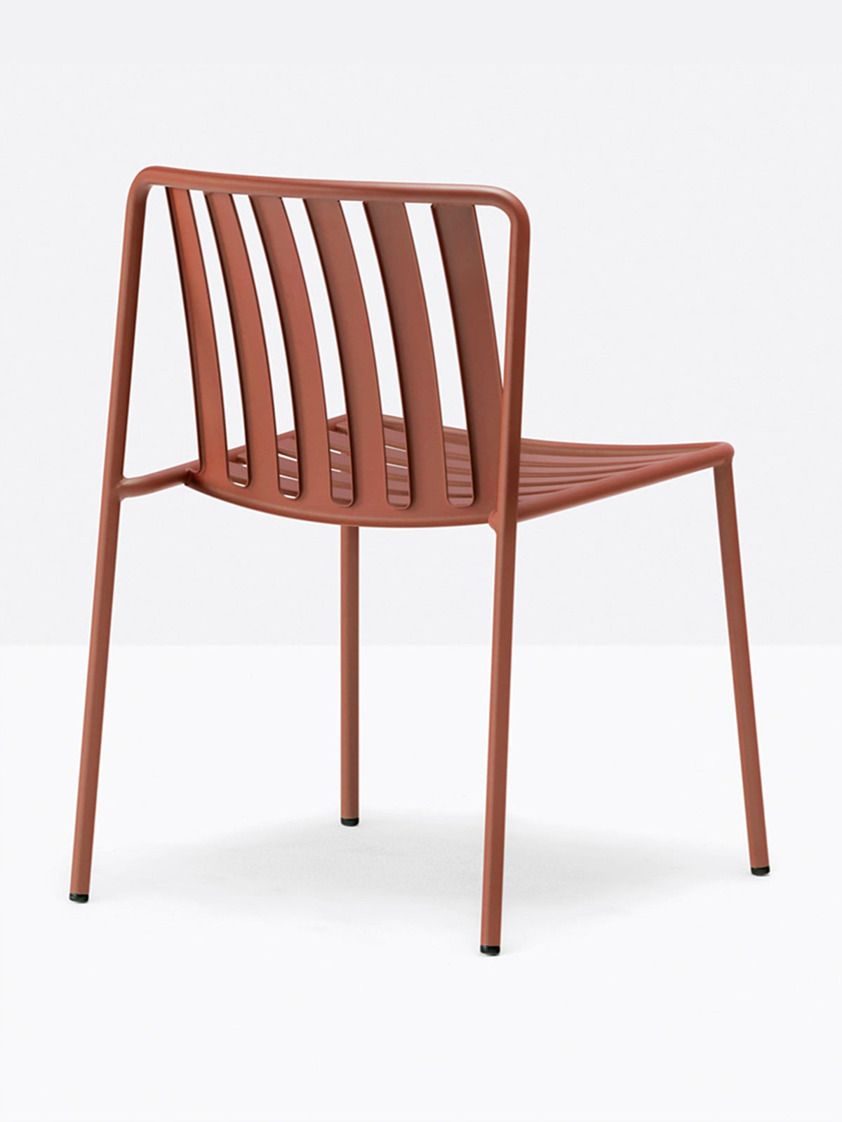 Chaise Coney terracotta vue de trois quarts