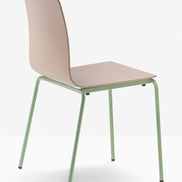 Chaise Inga rose vue de trois quarts arrière