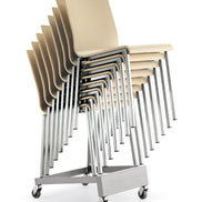 Chaise Kuadra 1101 / 1321 Pedrali empilées sur chariot