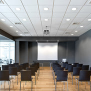 Chaise Kuadra 1101 / 1321 Pedrali en situation, salle de séminaire