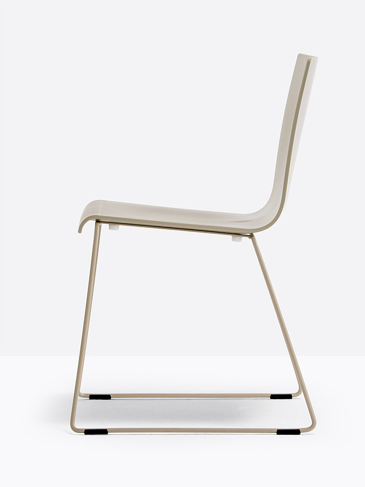 Chaise Kuadra XL luge 2409 / 2419 Pedrali, coque sable