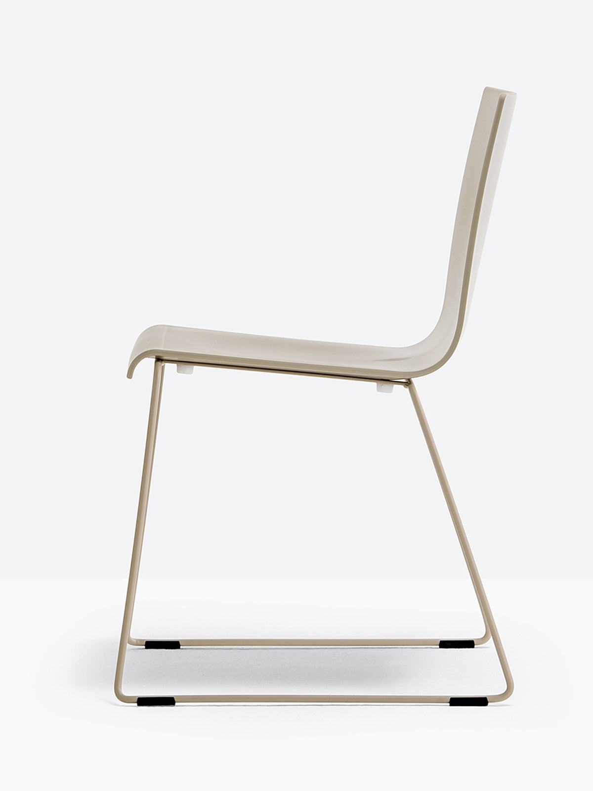 Chaise Kuadra XL luge 2409 / 2419 Pedrali, coque sable