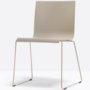 Chaise Kuadra XL luge 2409 / 2419 Pedrali, coque sable
