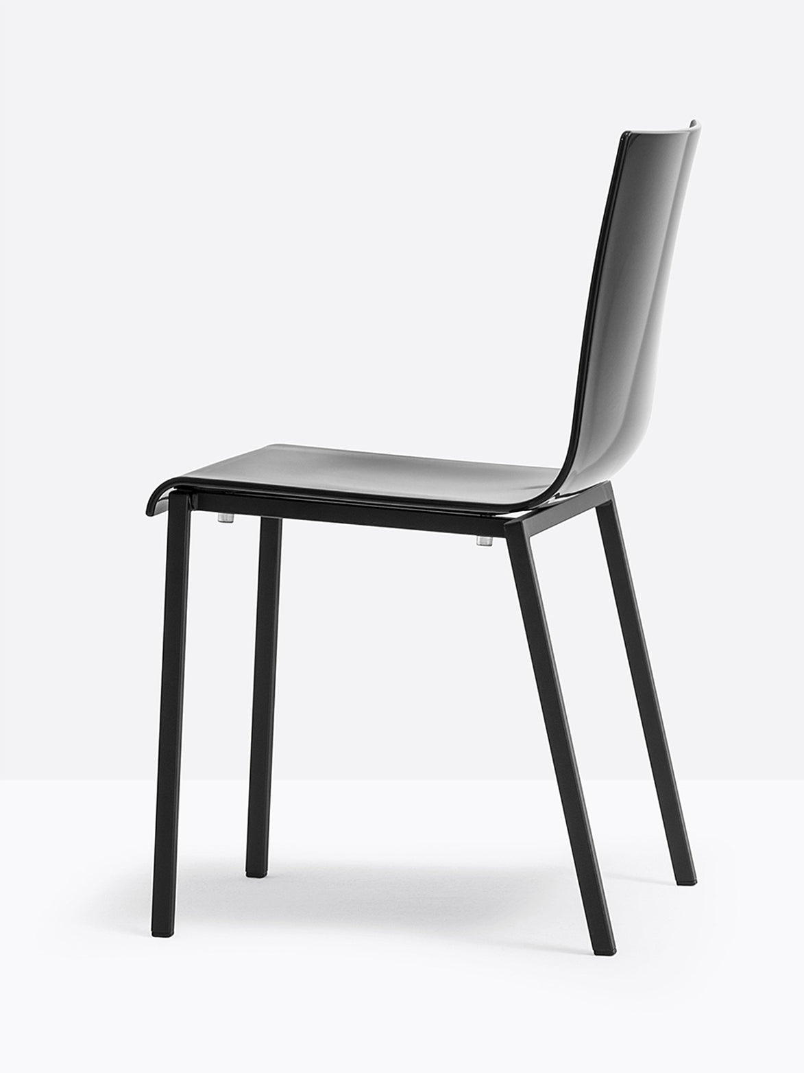 Chaise Kuadra XL 2401 / 2411 Pedrali, coque noire