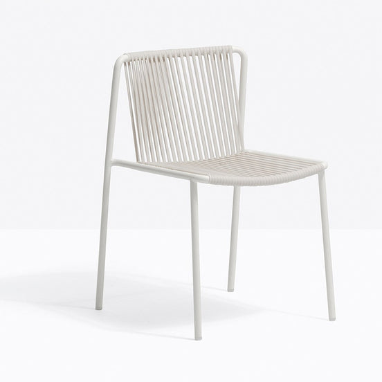 Chaise Tribeca Pedrali blanche, terrasse restaurant