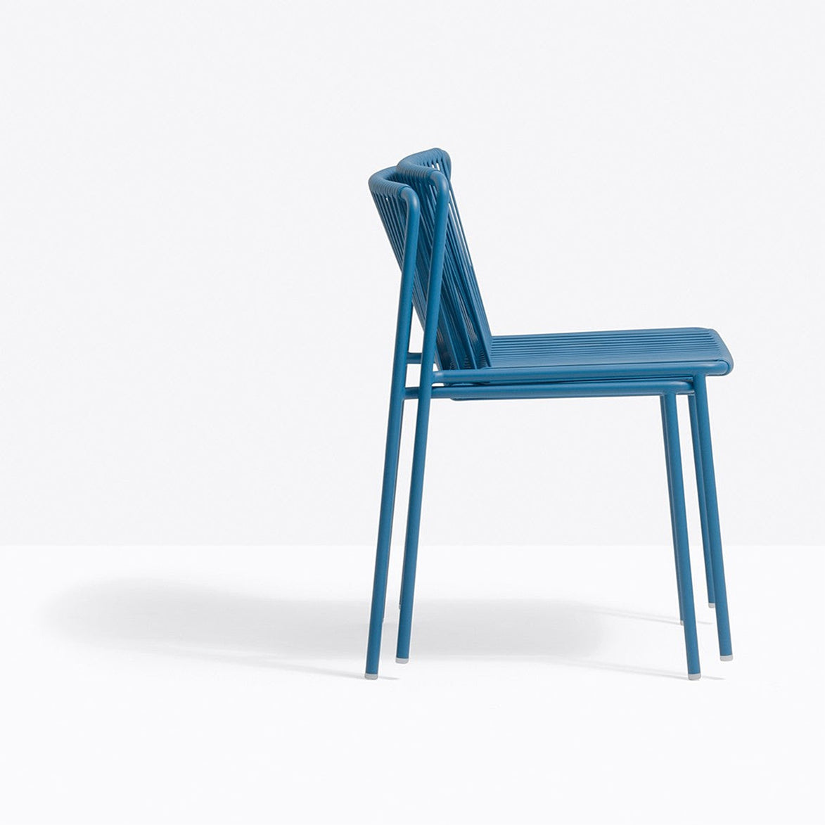 Chaise Tribeca bleu — vue de profil
