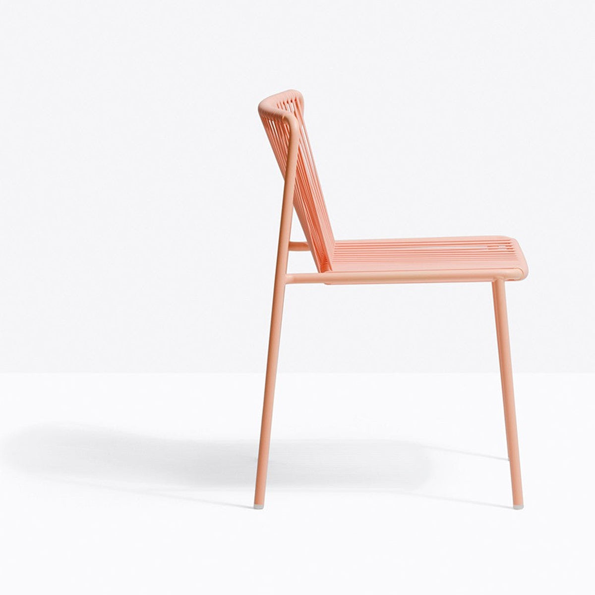 Chaise Tribeca rose — vue de profil