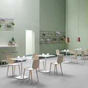 Chaises Babila en salle de restaurant