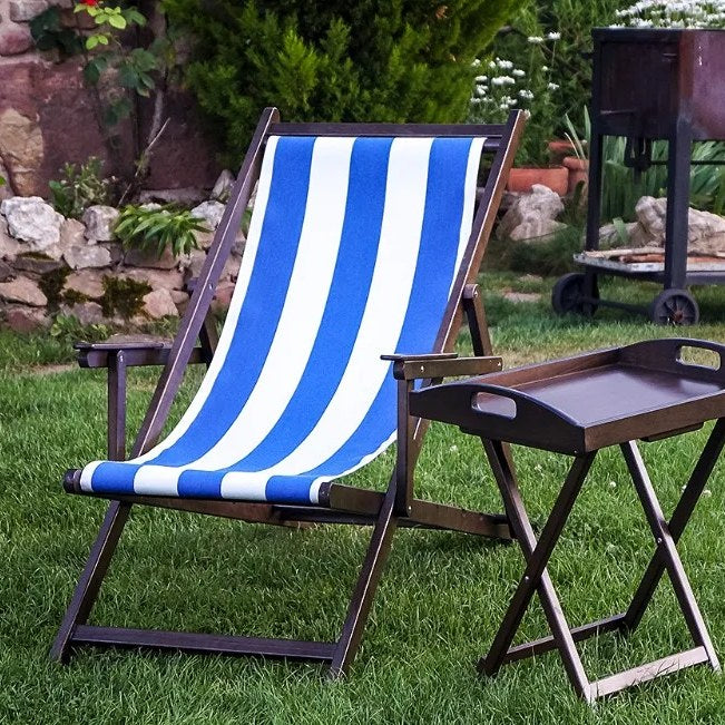 Chilienne à accoudoirs rayée bleue avec plateau de service