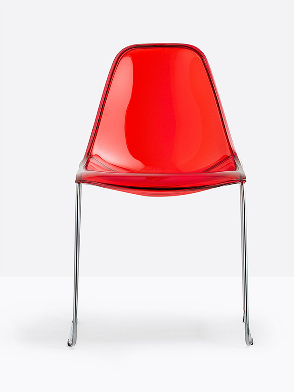 Chaise Day Dream 401 rouge transparent vue de face