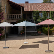 Parasol Eolo Sunbrella Ezpeleta en situation sur une terrasse CHR