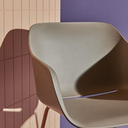 Fauteuil Babila XL 2734 Pedrali en situation, restaurant
