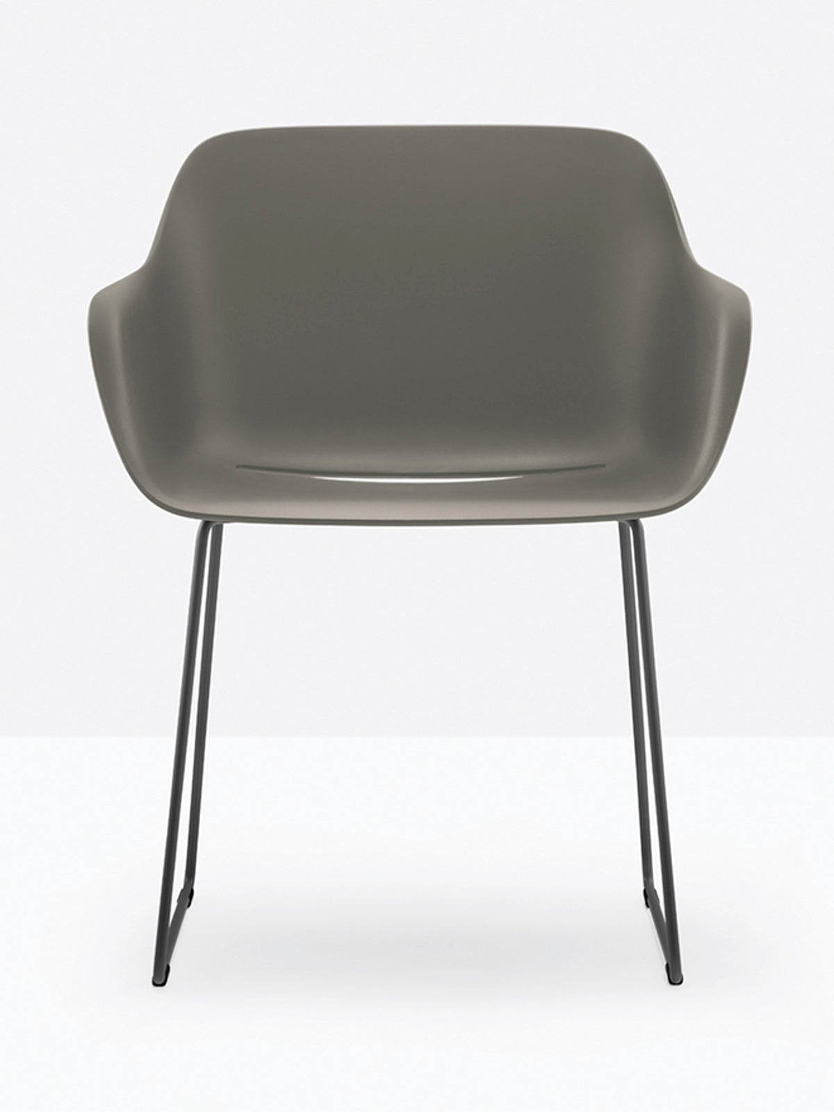 Fauteuil Babila XL luge 2744 Pedrali, coque gris recyclé
