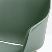 Fauteuil Babila XL pieds bois 2754 Pedrali, détail de la coque