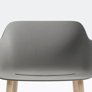 Fauteuil Babila XL pieds bois 2754 Pedrali, détail de la coque