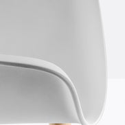 Fauteuil Babila XL pieds bois 2754 Pedrali, détail de la coque