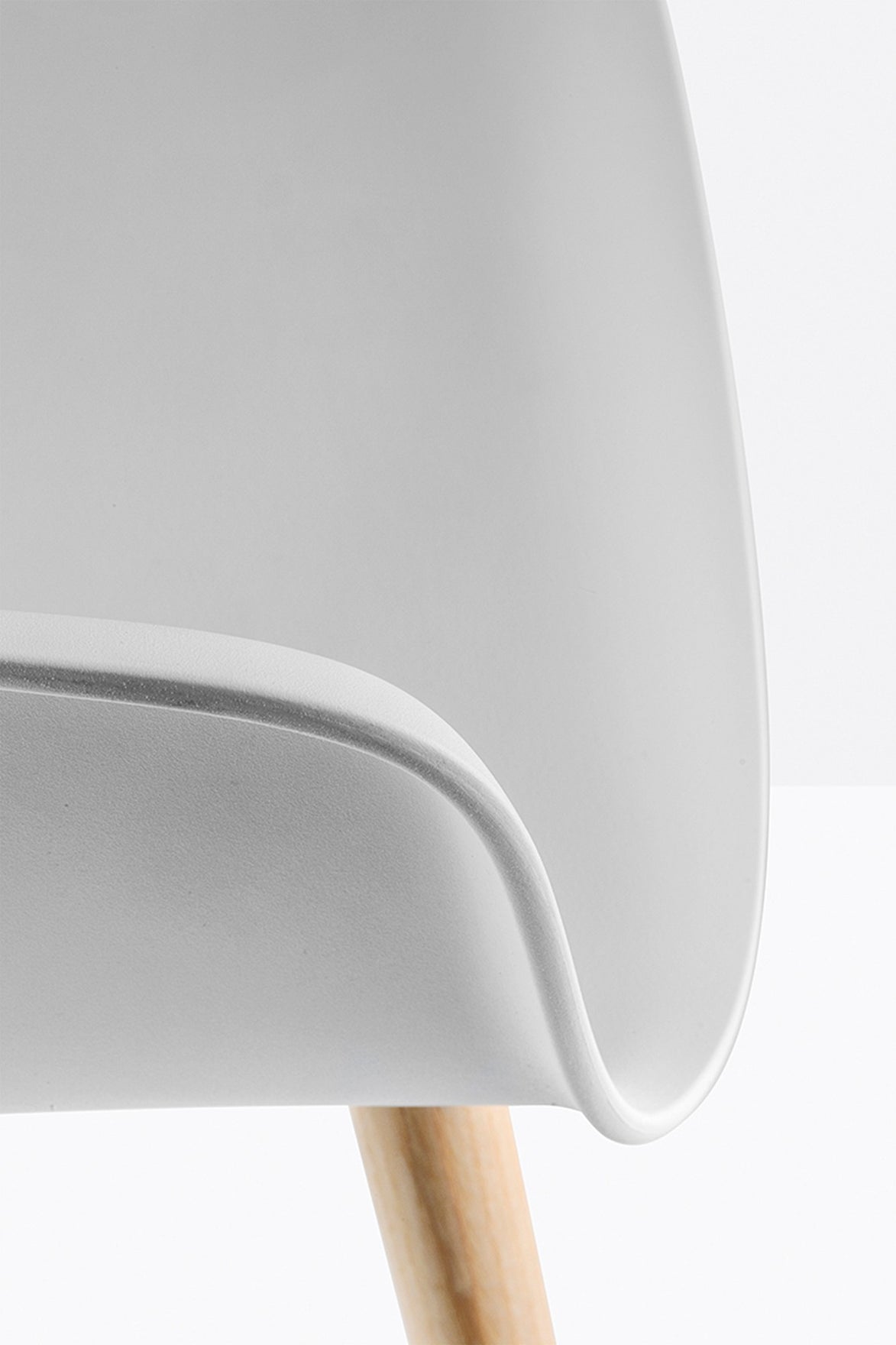 Fauteuil Babila XL pieds bois 2754 Pedrali, détail de la coque