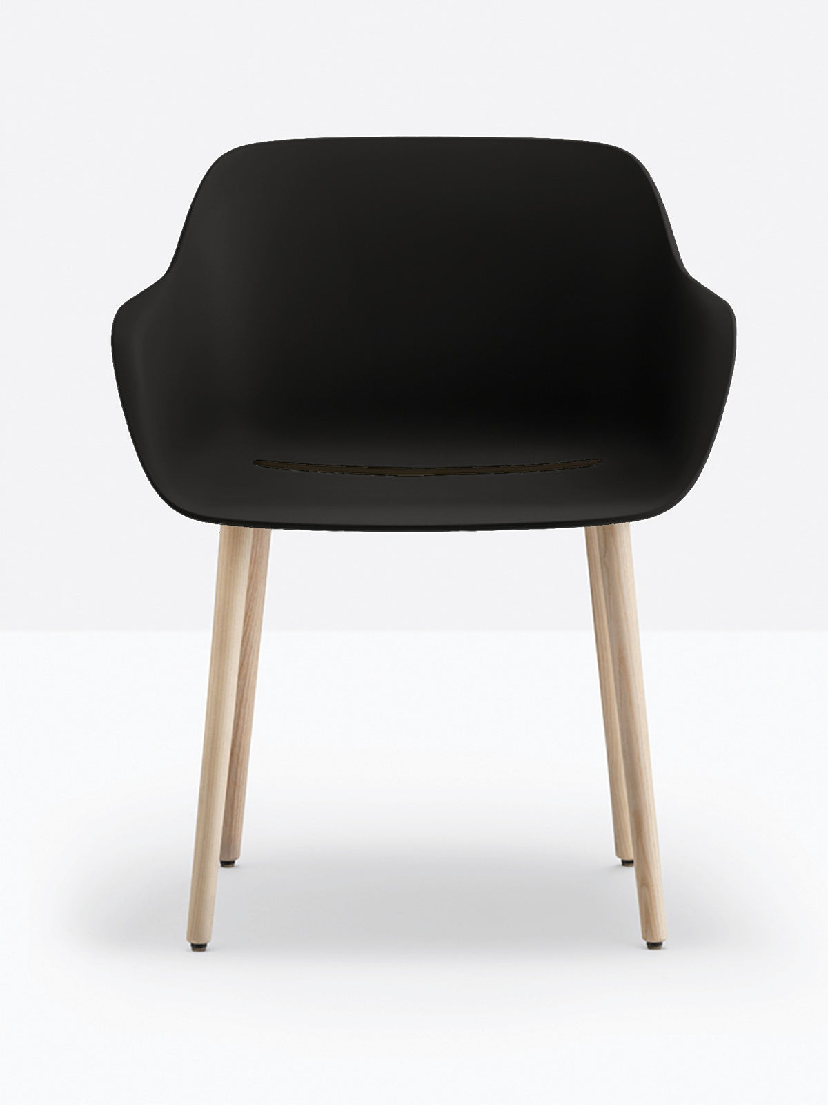 Fauteuil Babila XL pieds bois 2754 Pedrali, coque noire, pieds frêne naturel
