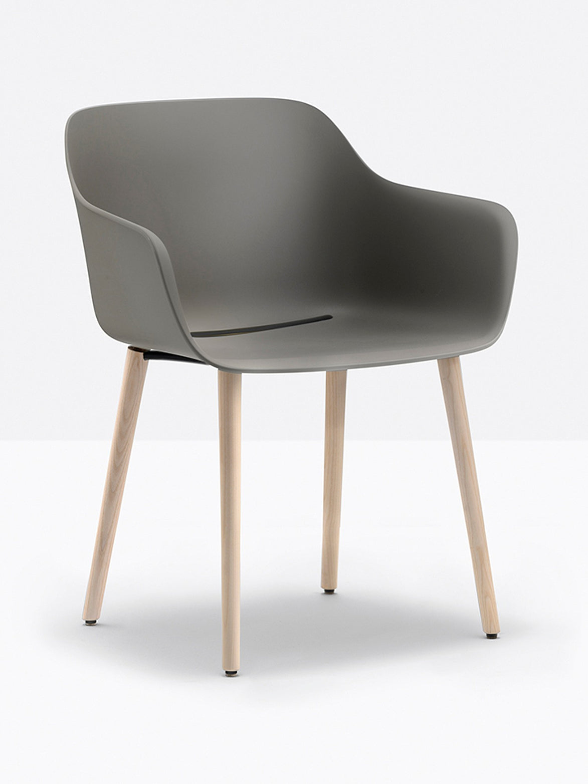 Fauteuil Babila XL pieds bois 2754 Pedrali, coque gris recyclé, pieds frêne naturel
