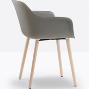 Fauteuil Babila XL pieds bois 2754 Pedrali, coque gris recyclé, pieds frêne naturel