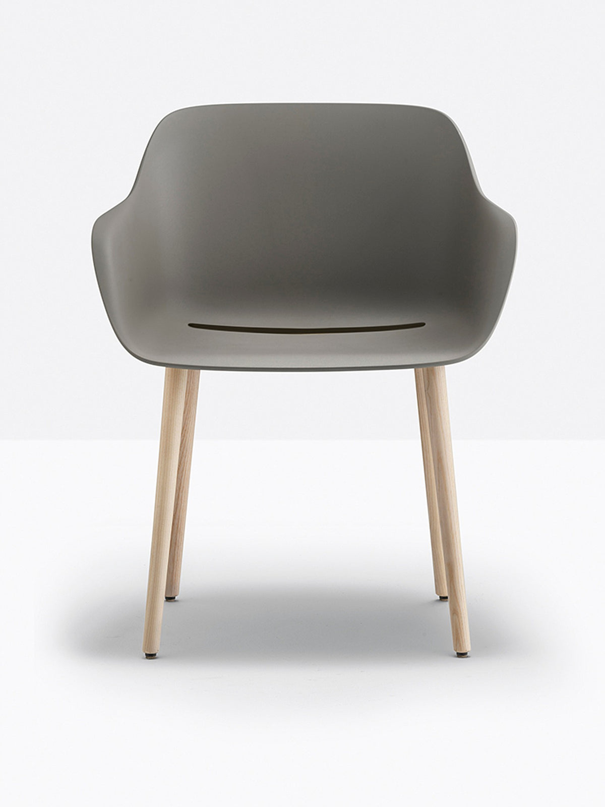 Fauteuil Babila XL pieds bois 2754 Pedrali, coque gris recyclé, pieds frêne naturel