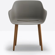 Fauteuil Babila XL pieds bois 2754 Pedrali, coque gris recyclé, pieds noyer